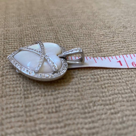 18KT Diamond & Mother Of Pearl Heart Pendant - Picture 10 of 14